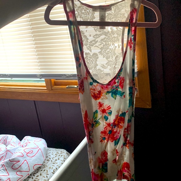 This is a flower women top with mesh on the back - Picture 1 of 2